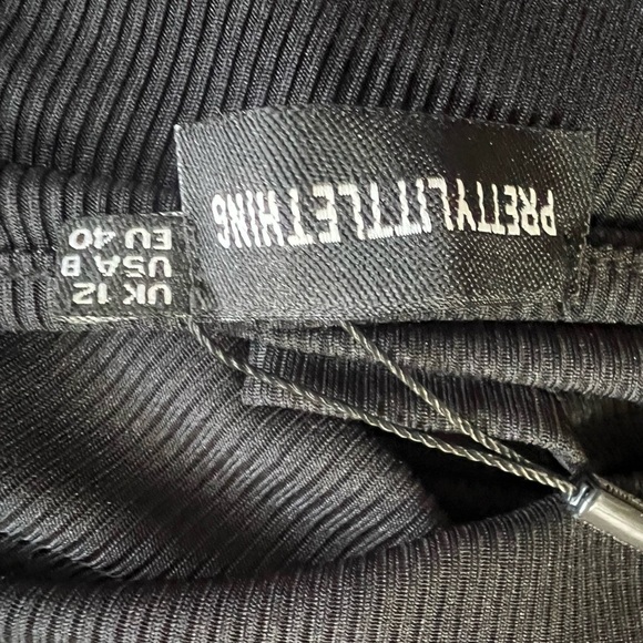 PrettyLittleThing Black Fitted Crop Bodysuit - Picture 9 of 12